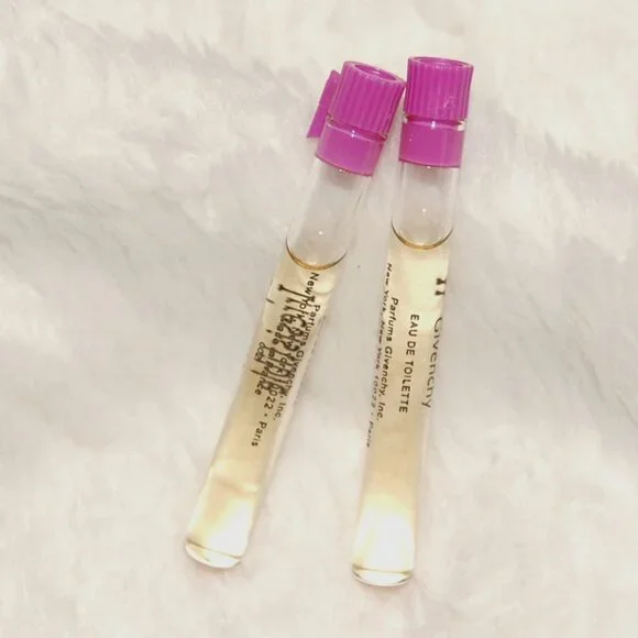NWOT Givenchy Very Irresistible Eau de Toilette 2 Mini Samples - Picture 1 of 3